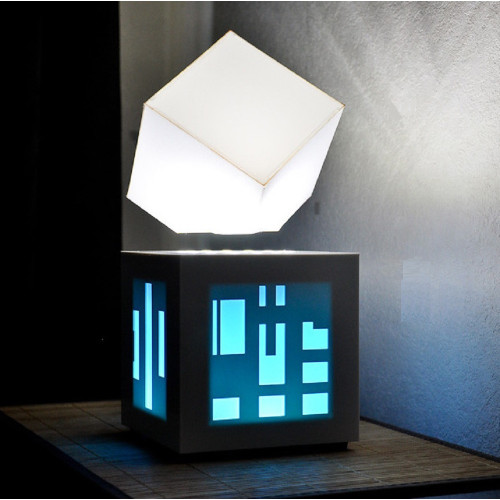 Lampe en lévitation avec...